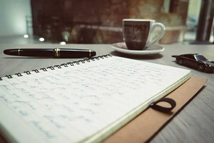 La primera página de la novela